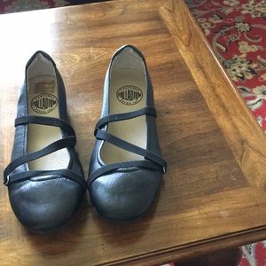 Black leather Palladium elastic ballet flats.